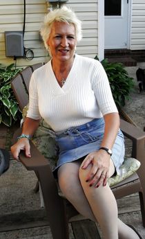 Brunette Latina MILF Sybil